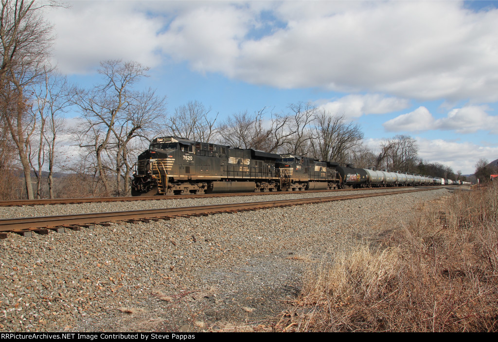 NS 7620 takes train 39G west